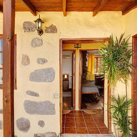 Rural House Pepita La De Flores Farm stay Tejeda (Gran Canaria)